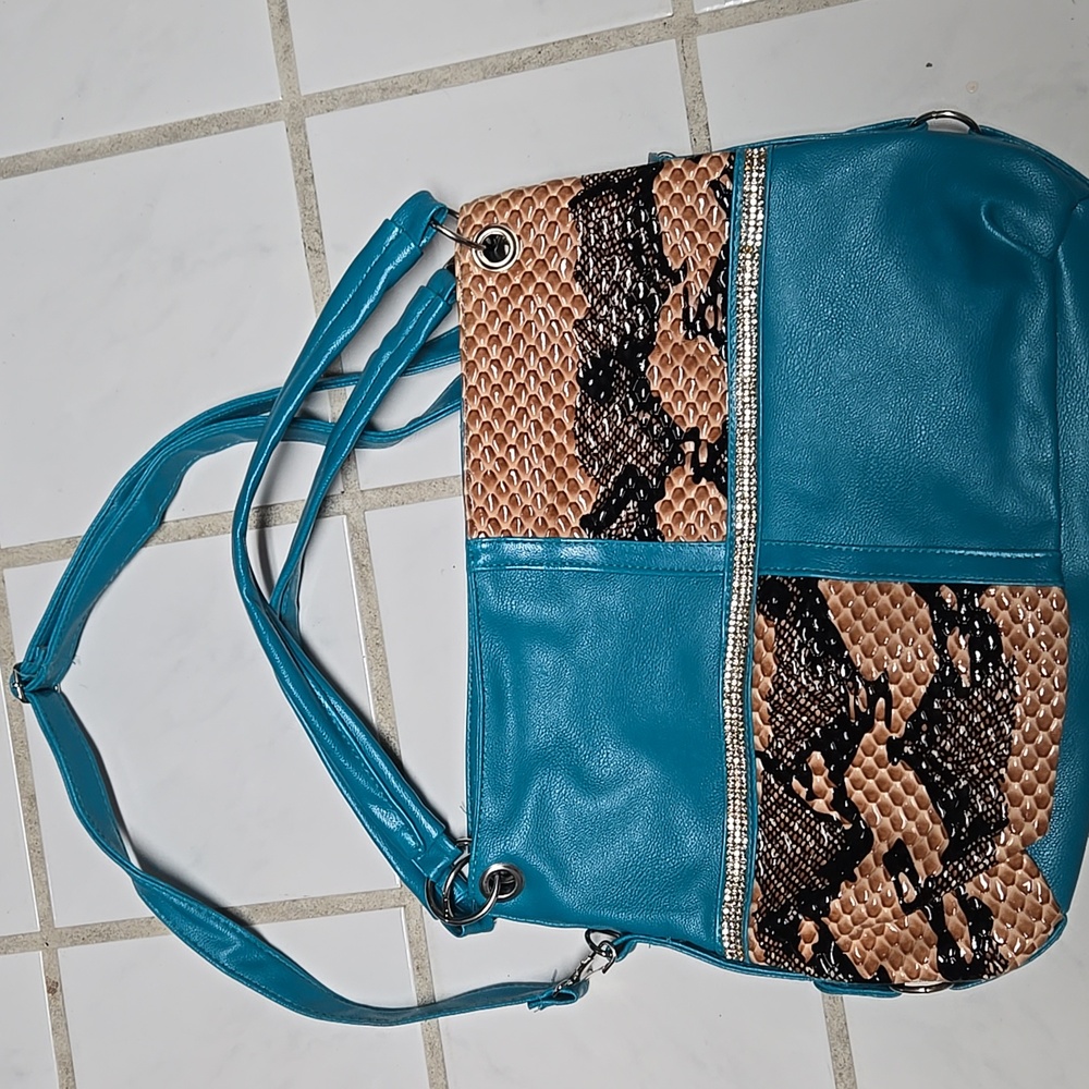 Unbranded leather purse turquoise & snake print, 2 handles&strap lots of pockets